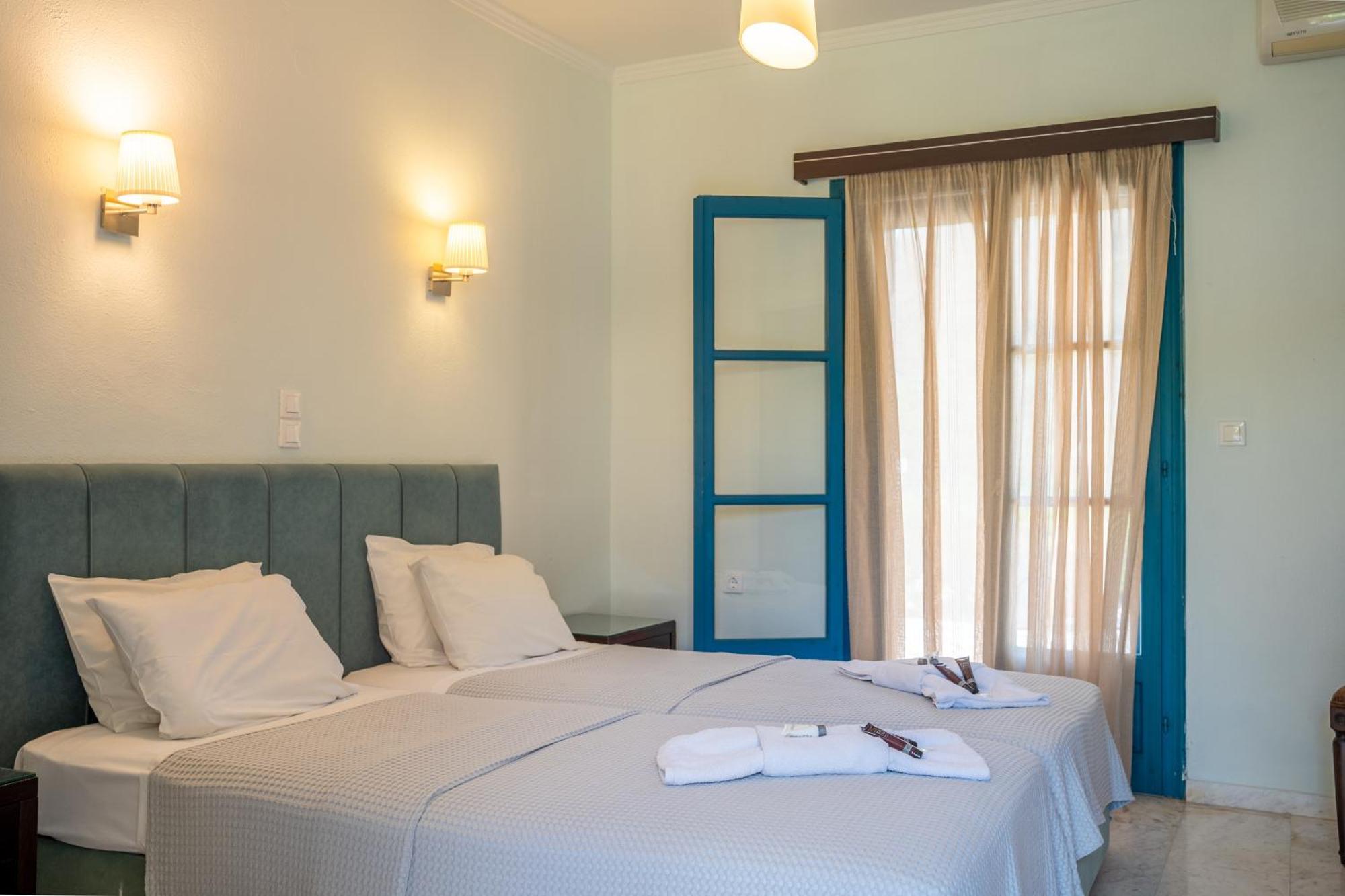 Karavostasi Beach Hotel Perdika  Esterno foto