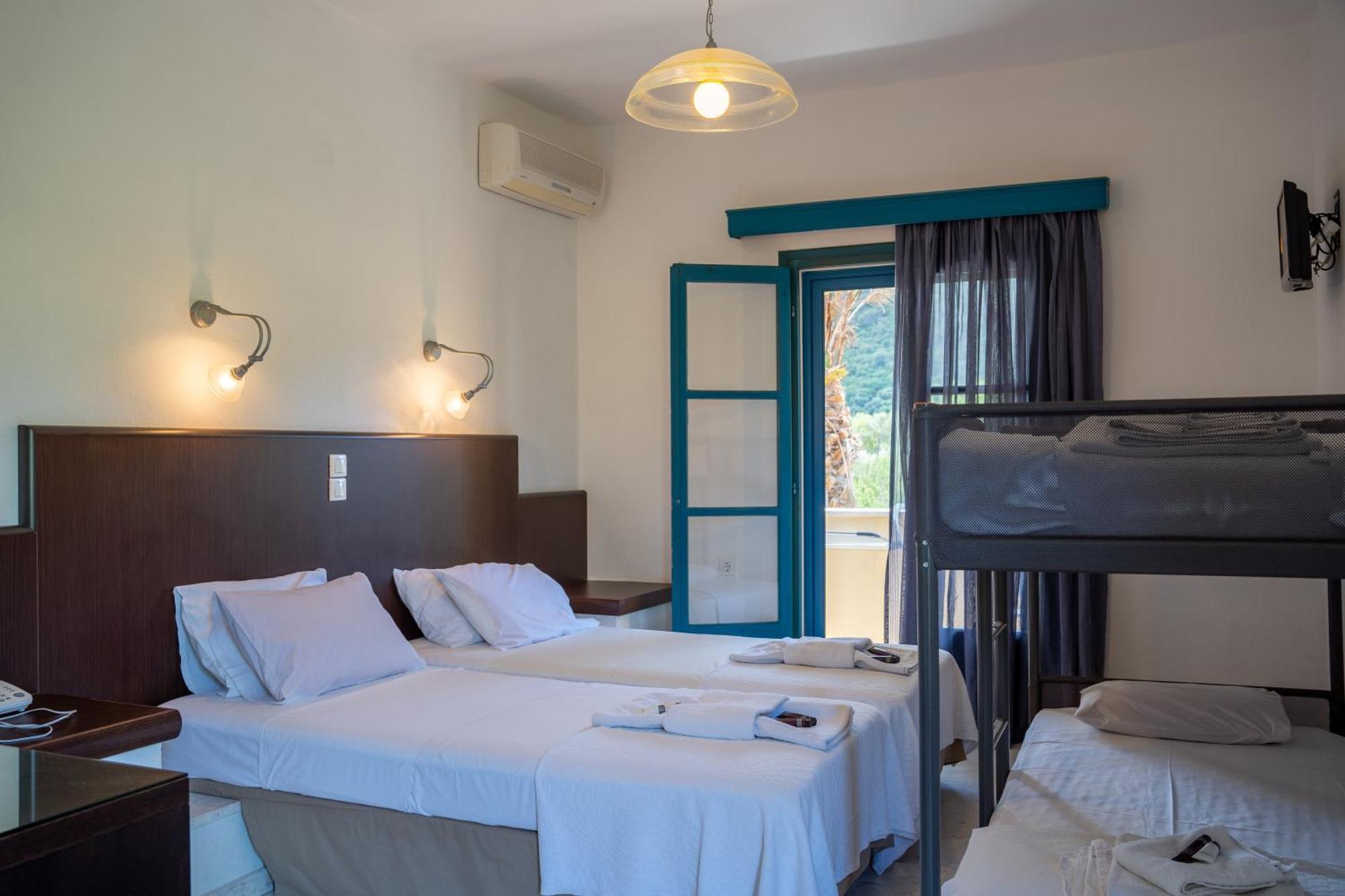 Karavostasi Beach Hotel Perdika  Esterno foto
