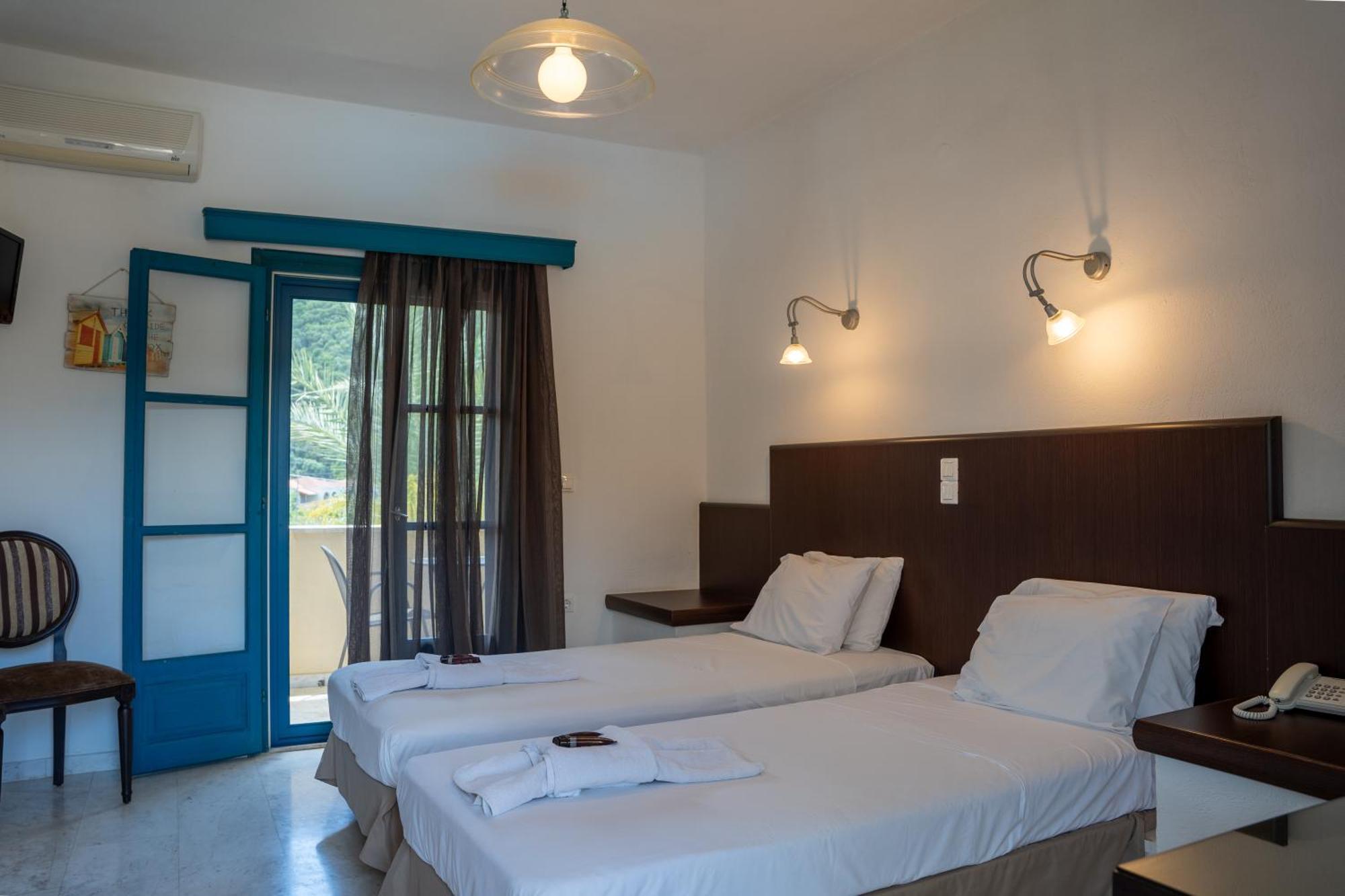 Karavostasi Beach Hotel Perdika  Esterno foto