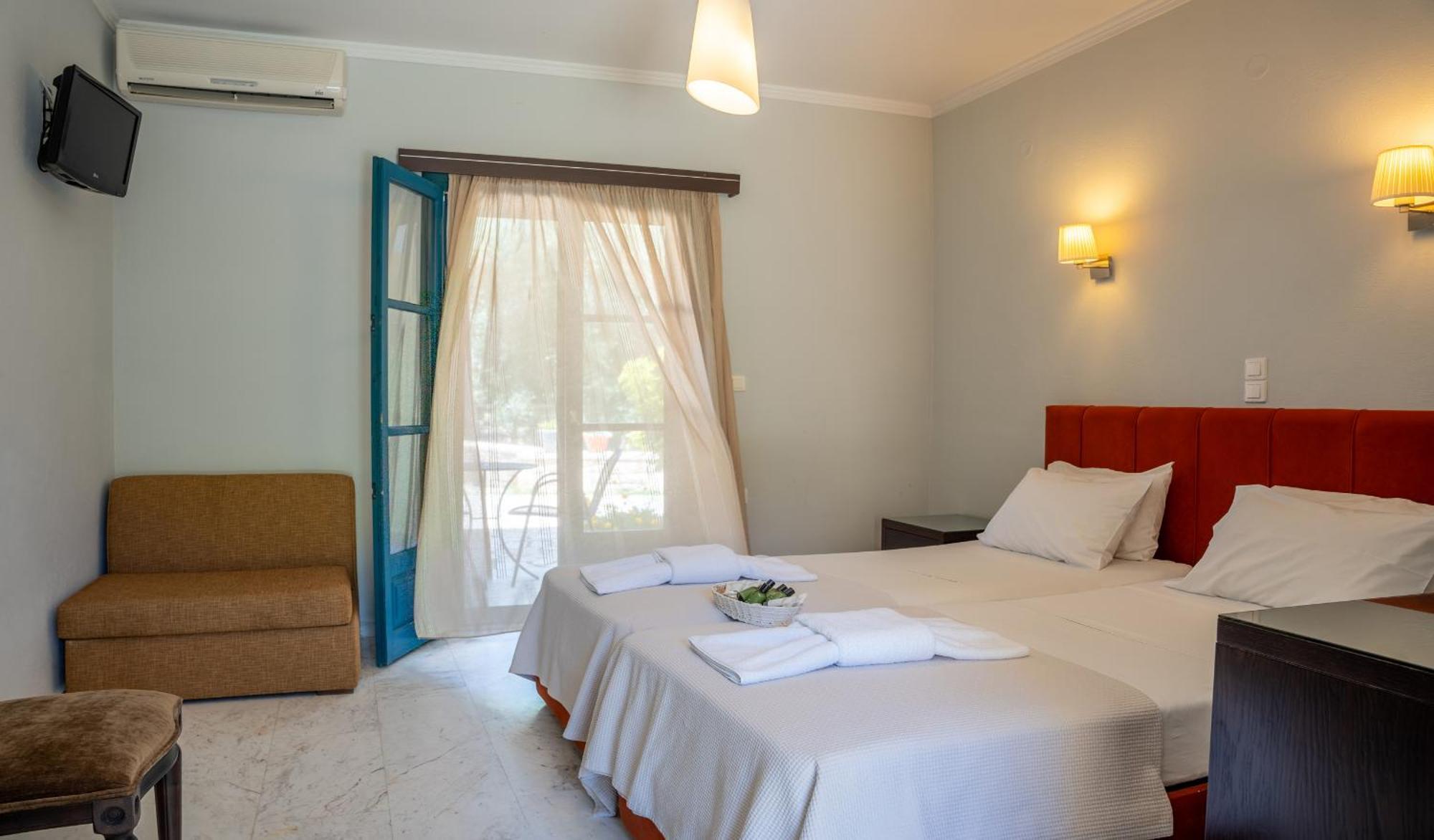 Karavostasi Beach Hotel Perdika  Esterno foto