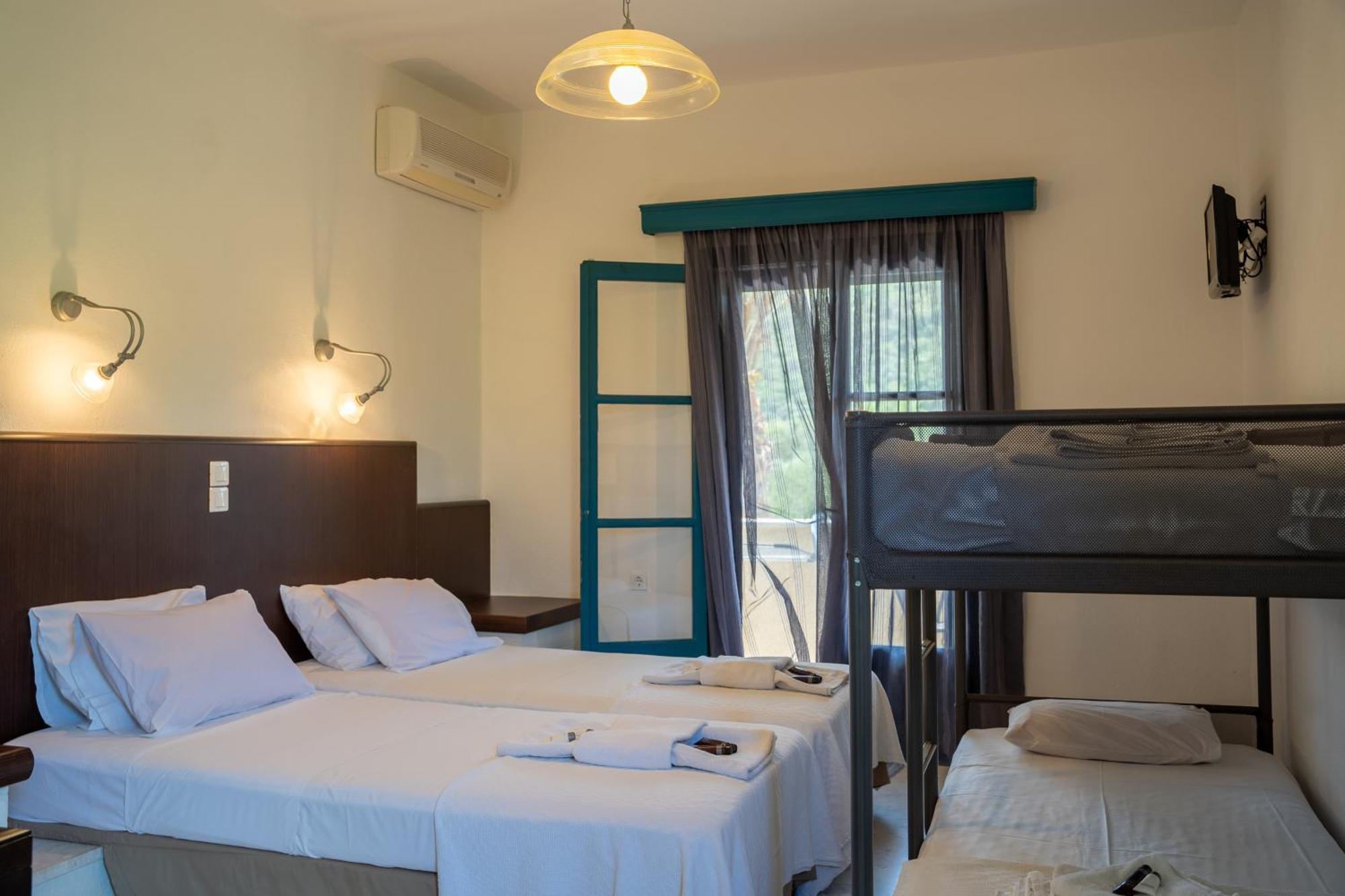 Karavostasi Beach Hotel Perdika  Esterno foto