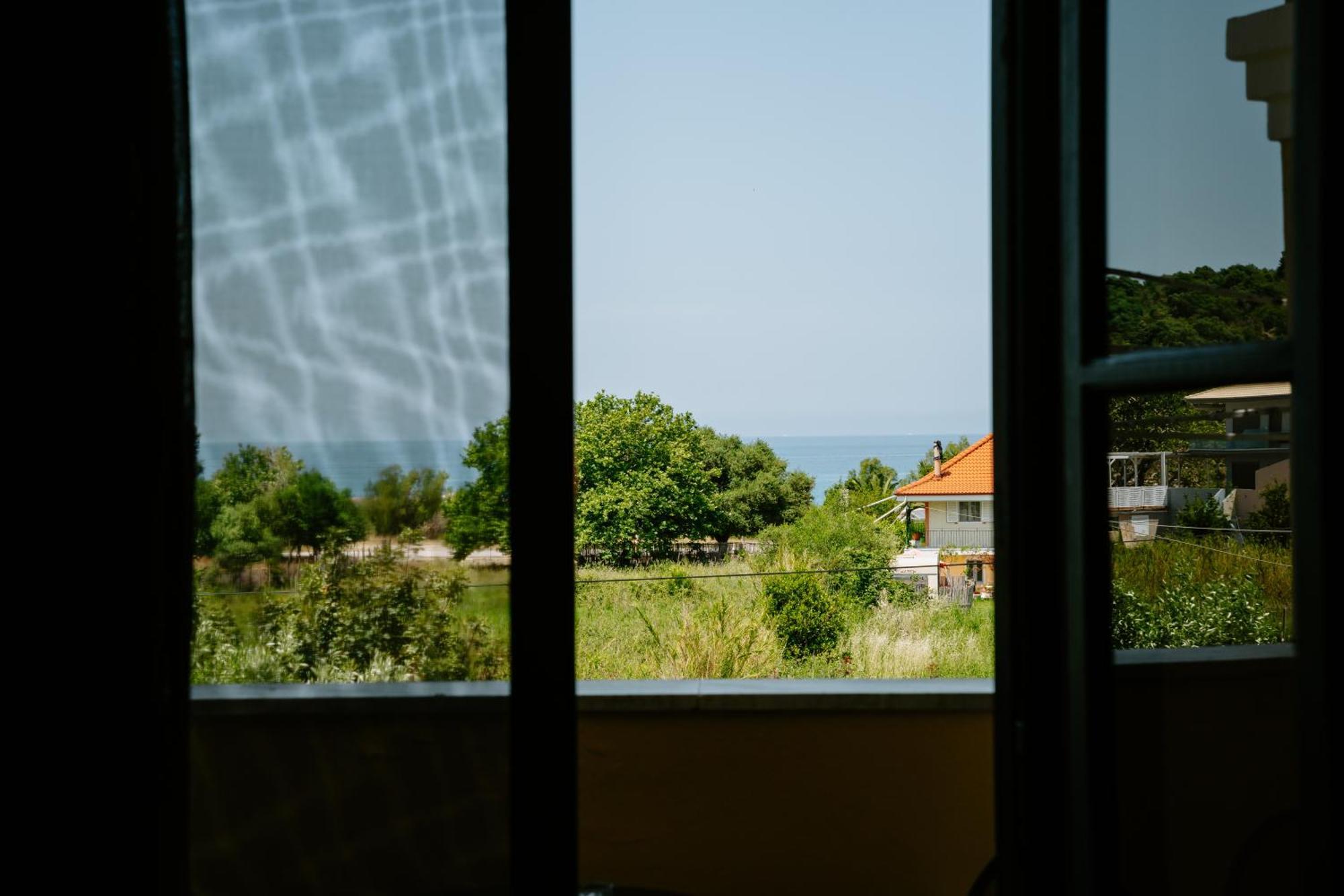 Karavostasi Beach Hotel Perdika  Esterno foto