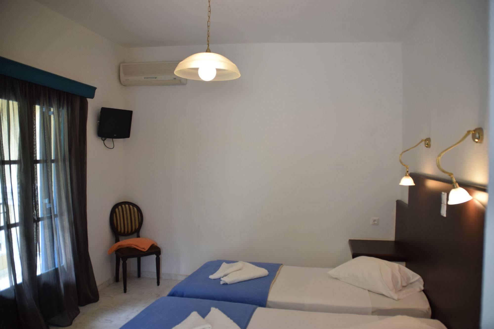 Karavostasi Beach Hotel Perdika  Esterno foto
